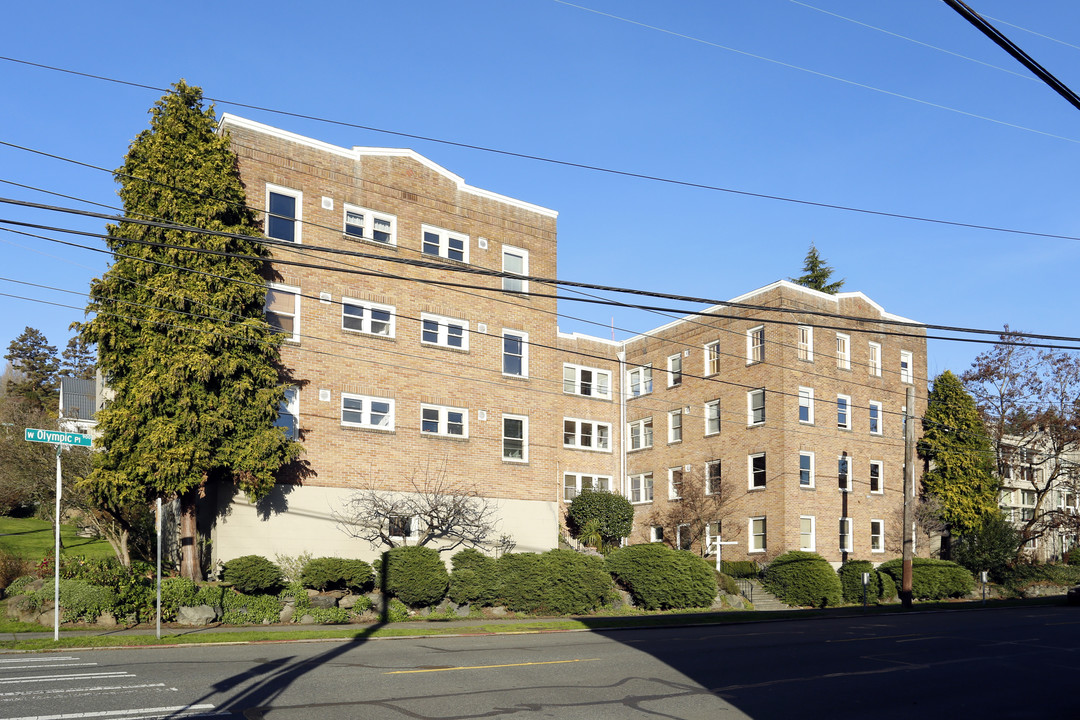 Olympus Manor in Seattle, WA - Building Photo