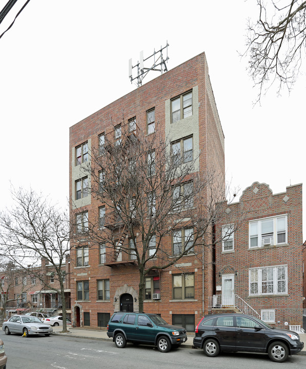 4632 Carpenter in Bronx, NY - Foto de edificio