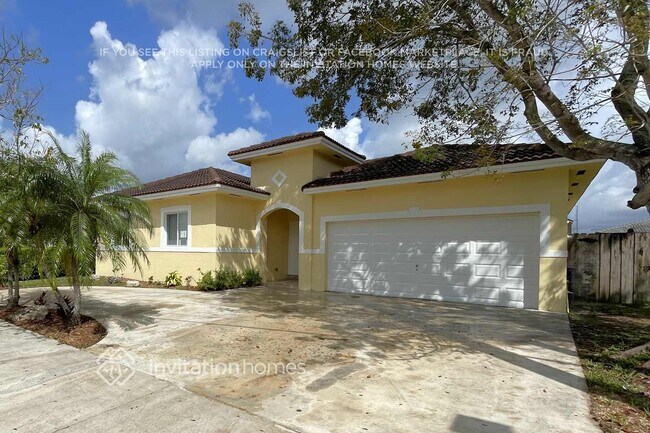 13163 SW 256th St in Homestead, FL - Foto de edificio - Building Photo