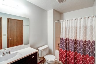 Walnut Ridge in Ankeny, IA - Building Photo - Building Photo
