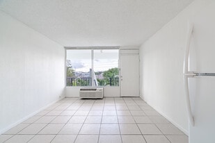 The Oasis by RAM Apartments in Oakland Park, FL - Building Photo