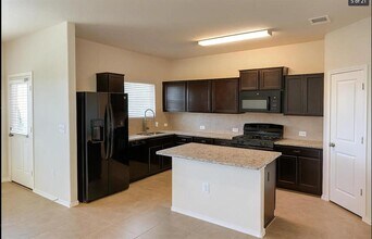 10704 Dimitrios Dr in Austin, TX - Building Photo - Building Photo
