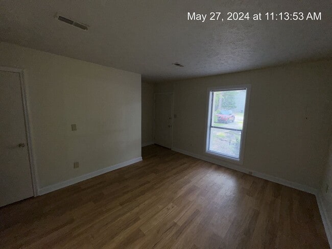 5876 Aftonshire Dr in Fayetteville, NC - Foto de edificio - Building Photo