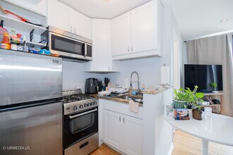 2201 N Cleveland Ave in Chicago, IL - Building Photo - Building Photo