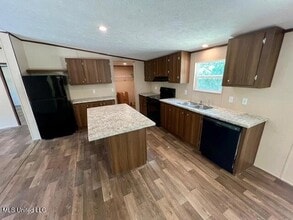 454 Old Enochs Rd in Florence, MS - Foto de edificio - Building Photo