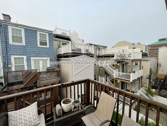 260 Gold St, Unit 3