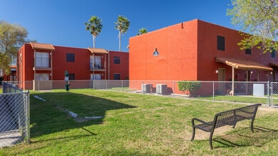 Windrush Apartments in Corpus Christi, TX - Foto de edificio - Building Photo