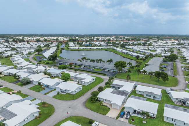 Palm Beach Leisureville Summers Lake in Boynton Beach, FL - Building Photo - Building Photo