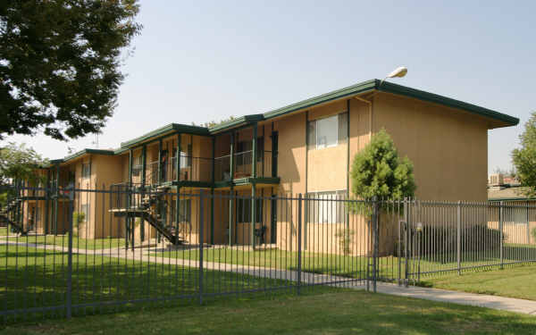 Pleasant View Apartments in Fresno, CA - Foto de edificio - Building Photo