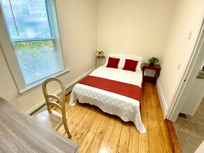 18 Fisk Pl, Unit 12 in Cambridge, MA - Building Photo - Building Photo