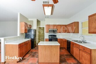 654 Diamond Falls in San Antonio, TX - Building Photo - Building Photo