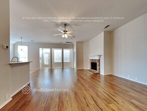 7063 Alcala in Grand Prairie, TX - Foto de edificio - Building Photo
