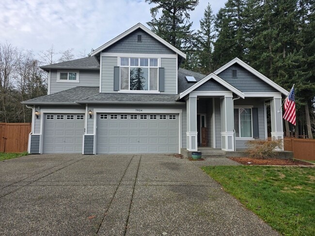 property at 7924 Yosemite Pl SE