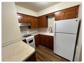 120 Mississippi Place NE, Unit 4 in Fridley, MN - Foto de edificio - Building Photo