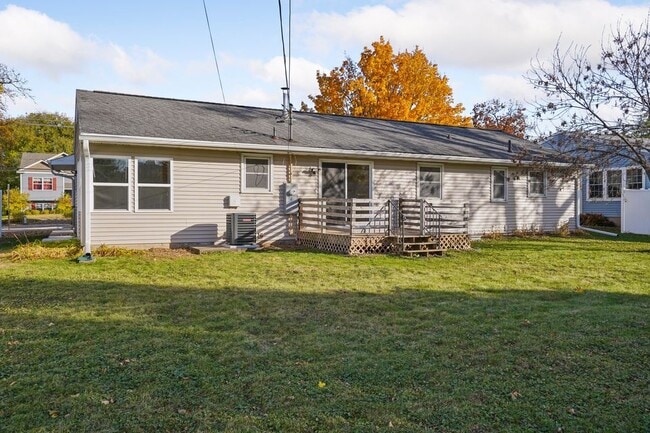 3845 Douglas Dr N in Minneapolis, MN - Foto de edificio - Building Photo