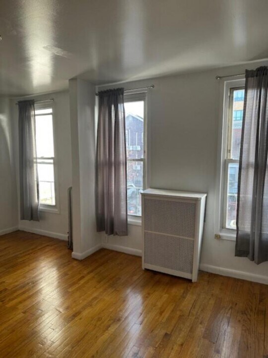 1483 Gates Ave in Brooklyn, NY - Building Photo