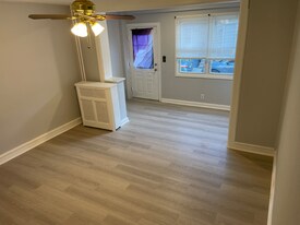 321 Delphine St in Philadelphia, PA - Building Photo