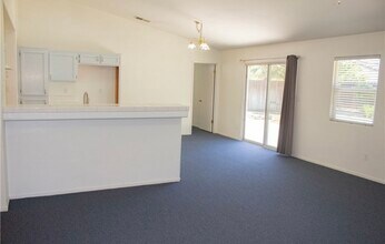 8508 Northshore Dr in Bakersfield, CA - Building Photo - Building Photo