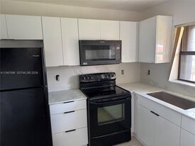 6465 W 27th Ave in Hialeah, FL - Building Photo