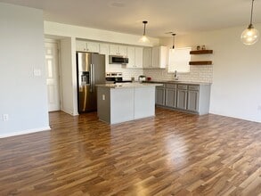 2282 Middle View Dr in Columbus, IN - Foto de edificio - Building Photo