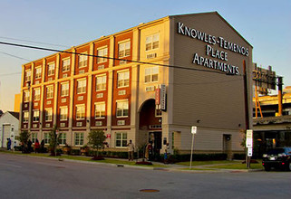 Knowles-Temenos Place Apartments in Houston, TX - Building Photo - Building Photo