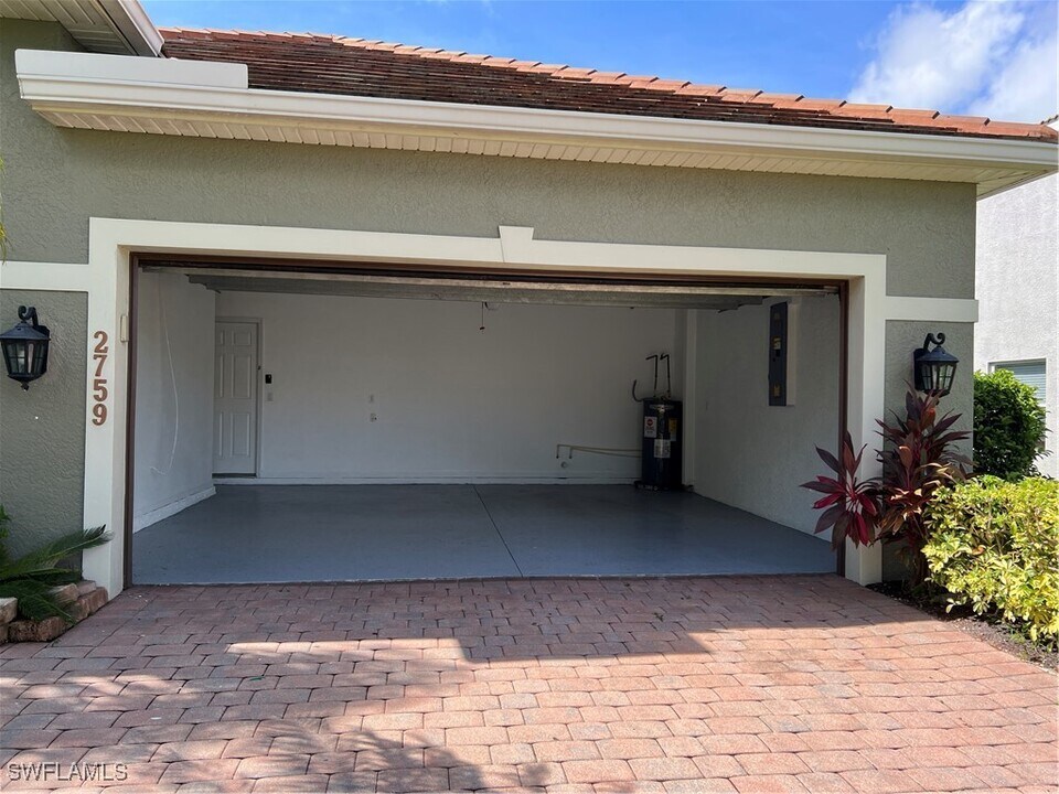 2759 Orange Grove Trail in Naples, FL - Building Photo