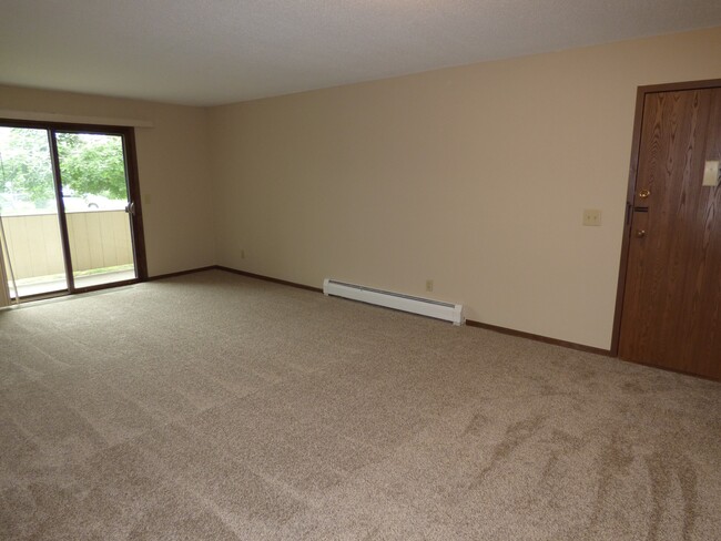 2106 Valleyhigh Dr NW, Unit 102 in Rochester, MN - Building Photo - Building Photo