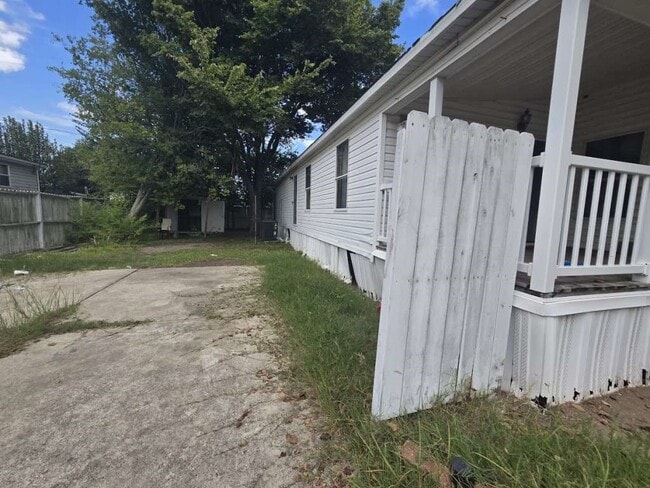 5815 Dylan Dr in Baytown, TX - Building Photo - Building Photo