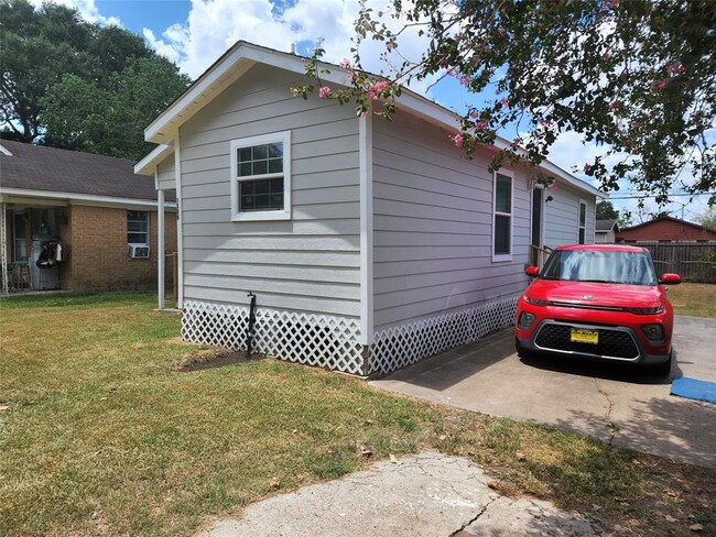 property at 1508 Carver Ave