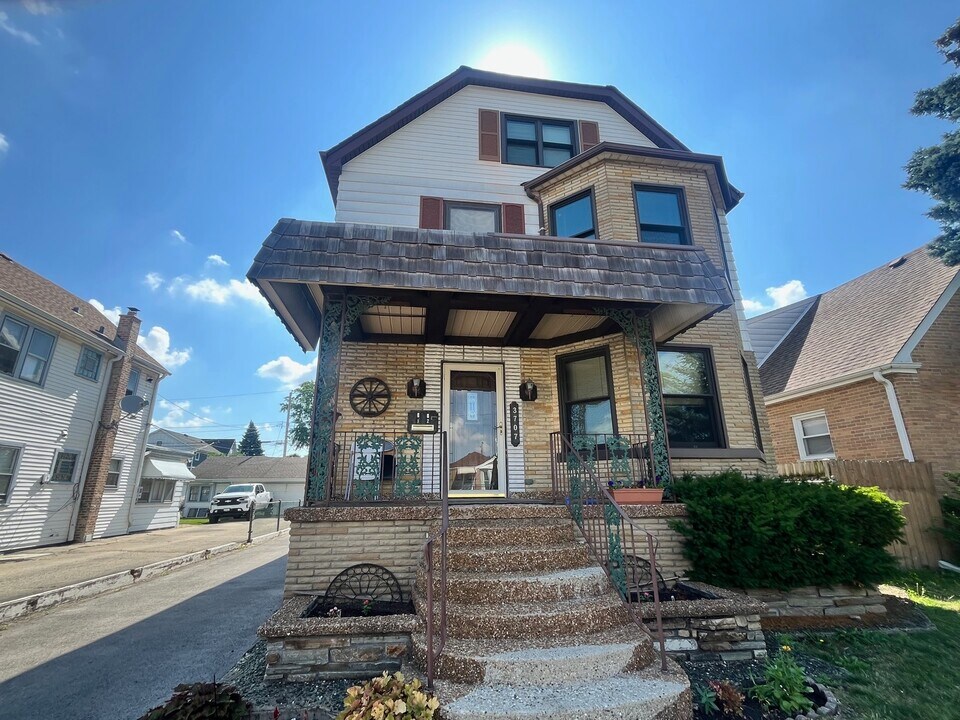 3707 N Nora Ave in Chicago, IL - Building Photo