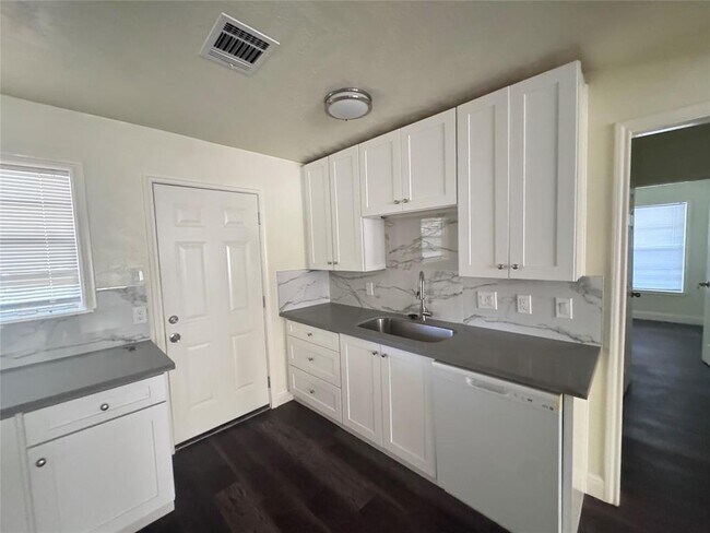 10124 Homestead Rd in Houston, TX - Building Photo - Building Photo