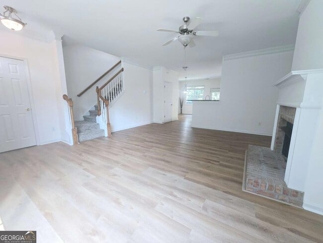 1318 Guilderoy Ln in Austell, GA - Foto de edificio - Building Photo