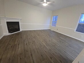 676 Grove Cir in Columbus, OH - Foto de edificio - Building Photo