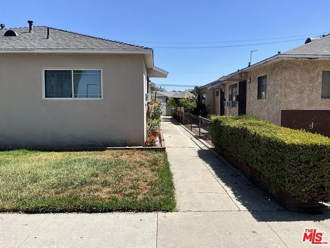 518 N 4th St in Montebello, CA - Foto de edificio - Building Photo