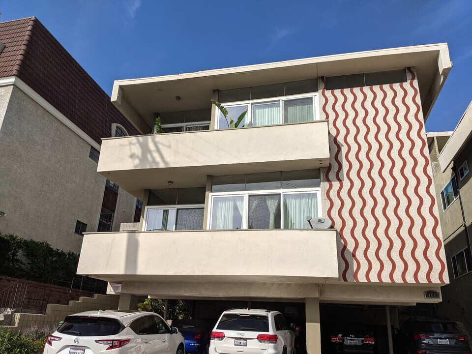 11685 Gorham Ave in Los Angeles, CA - Building Photo