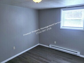 536 Center Grange Rd in Monaca, PA - Building Photo - Building Photo