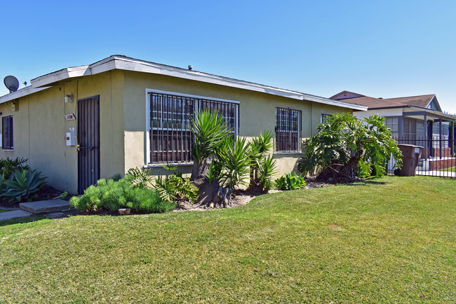 11730 Berendo Ave in Los Angeles, CA - Building Photo - Building Photo