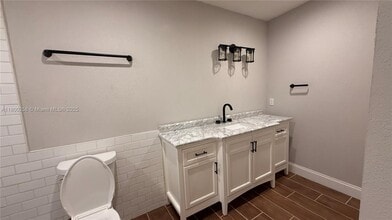 5830 NW 7th Ct in Miami, FL - Foto de edificio - Building Photo