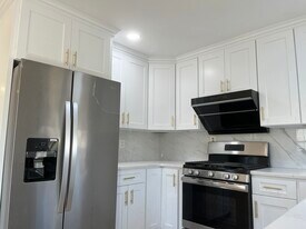 65 Peacock Ln in Willingboro, NJ - Building Photo