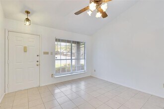 1015 E Yager Ln in Austin, TX - Building Photo - Building Photo