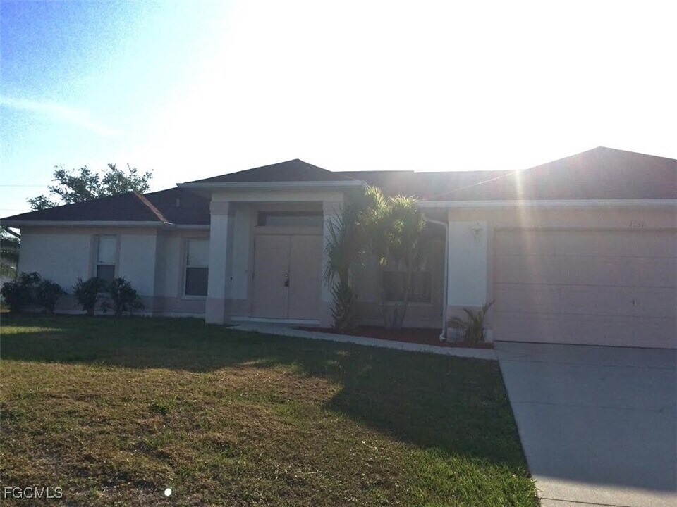 1031 NE 7th Pl in Cape Coral, FL - Building Photo