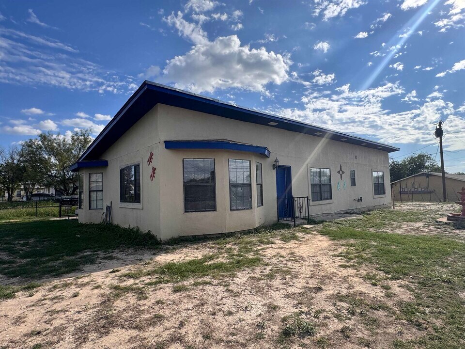 1108 Avenue S in Del Rio, TX - Building Photo