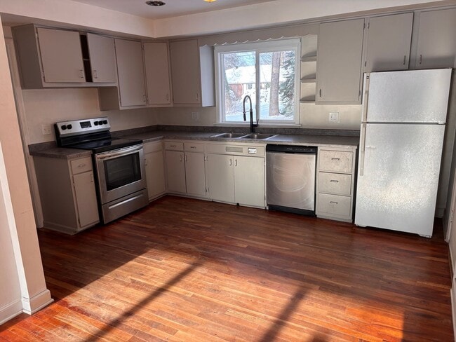 344 Lazarre Ave in Allouez, WI - Building Photo - Building Photo