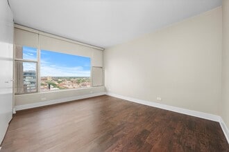 3200 N Lake Shore Dr in Chicago, IL - Building Photo - Building Photo