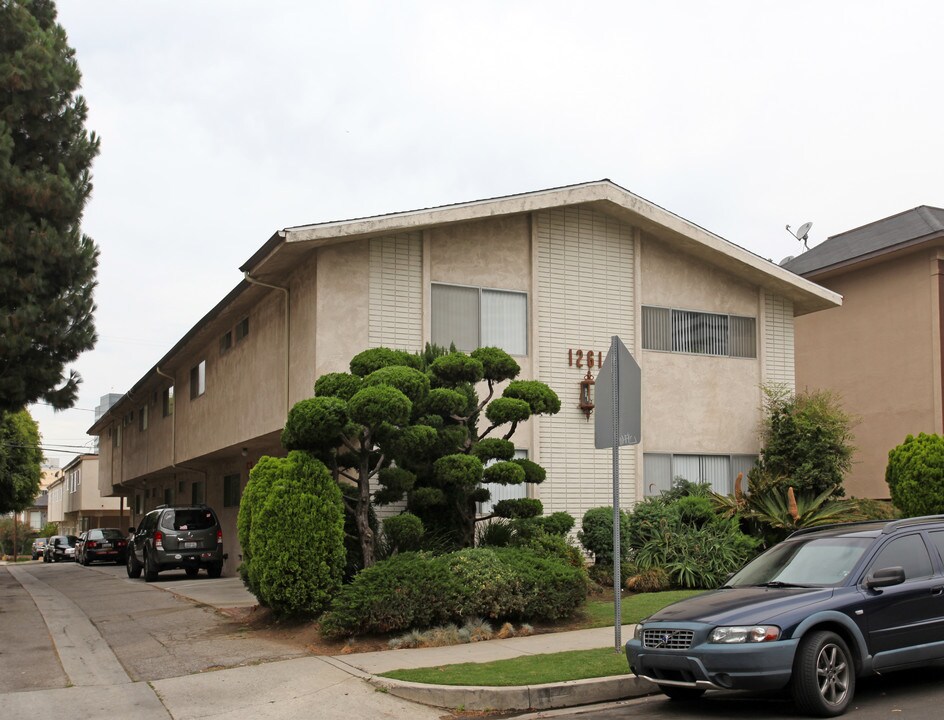 1261 Granville Ave in Los Angeles, CA - Foto de edificio