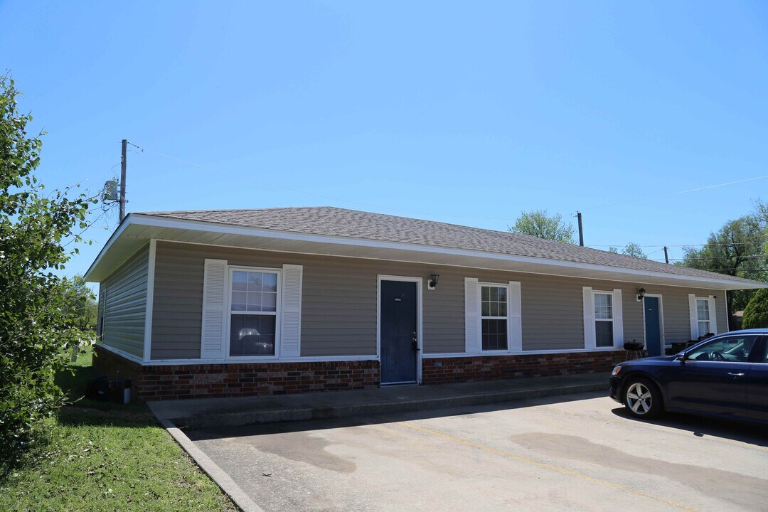 501 Daniel Pl, Unit A in Springdale, AR - Building Photo