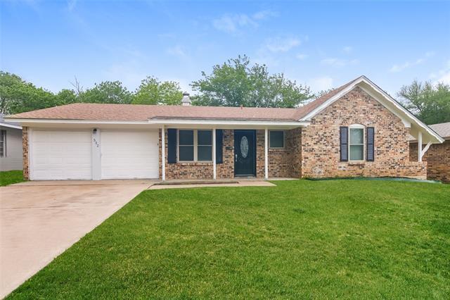 532 NW Janie Ln in Burleson, TX - Building Photo