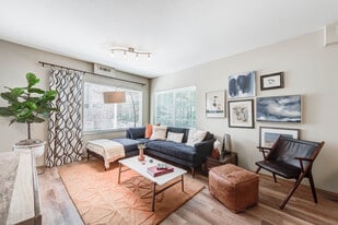 Carrolls Creek Landing Townhomes in Marysville, WA - Building Photo