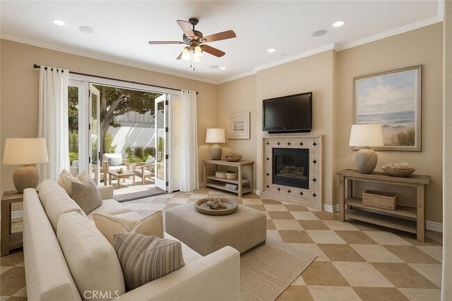 431 Iris Ave in Newport Beach, CA - Building Photo - Building Photo