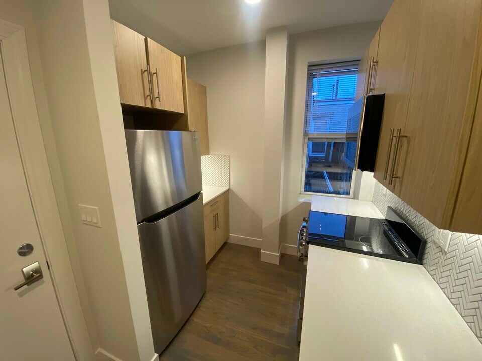 111 Park Dr in Boston, MA - Building Photo